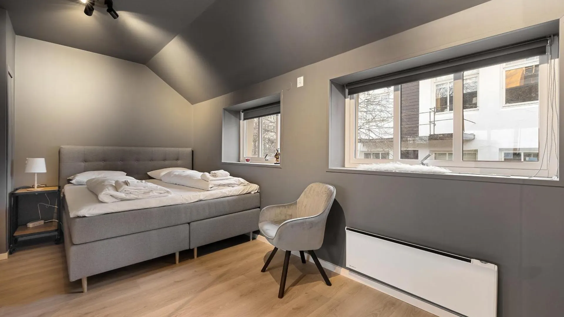 Homerentals L 120Sqm Mid-Central - King Beds - 500Mbps Wi-Fi برغن شقة