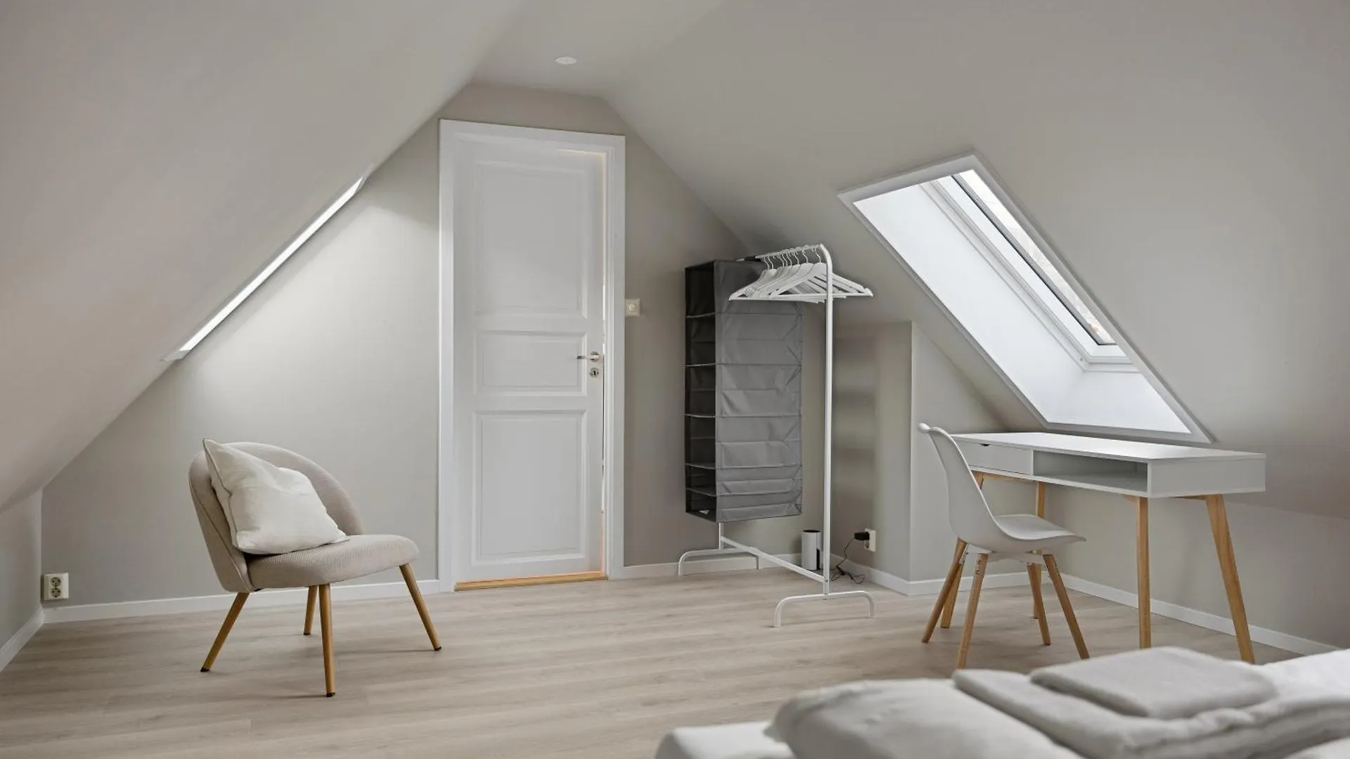 Homerentals L 120Sqm Mid-Central - King Beds - 500Mbps Wi-Fi برغن شقة