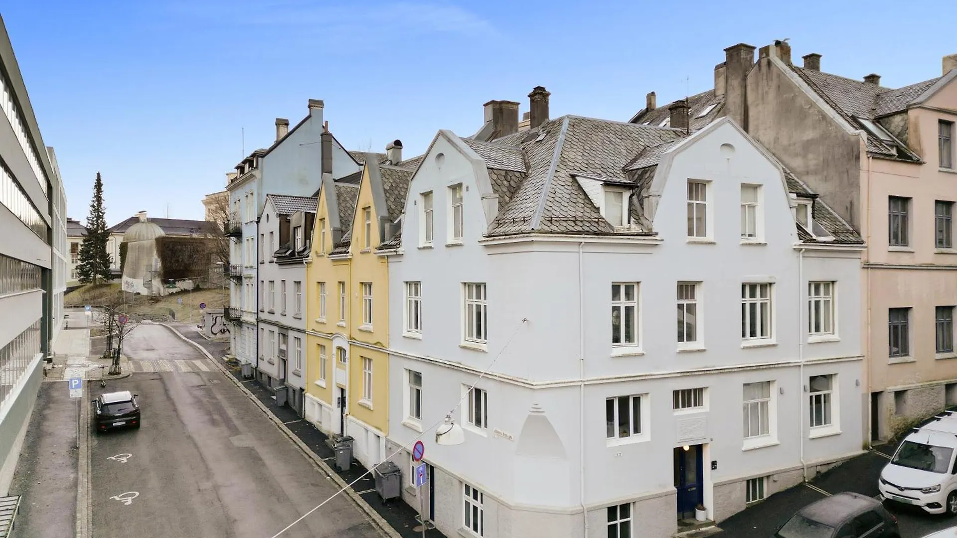 شقة Homerentals L 120Sqm Mid-Central - King Beds - 500Mbps Wi-Fi برغن